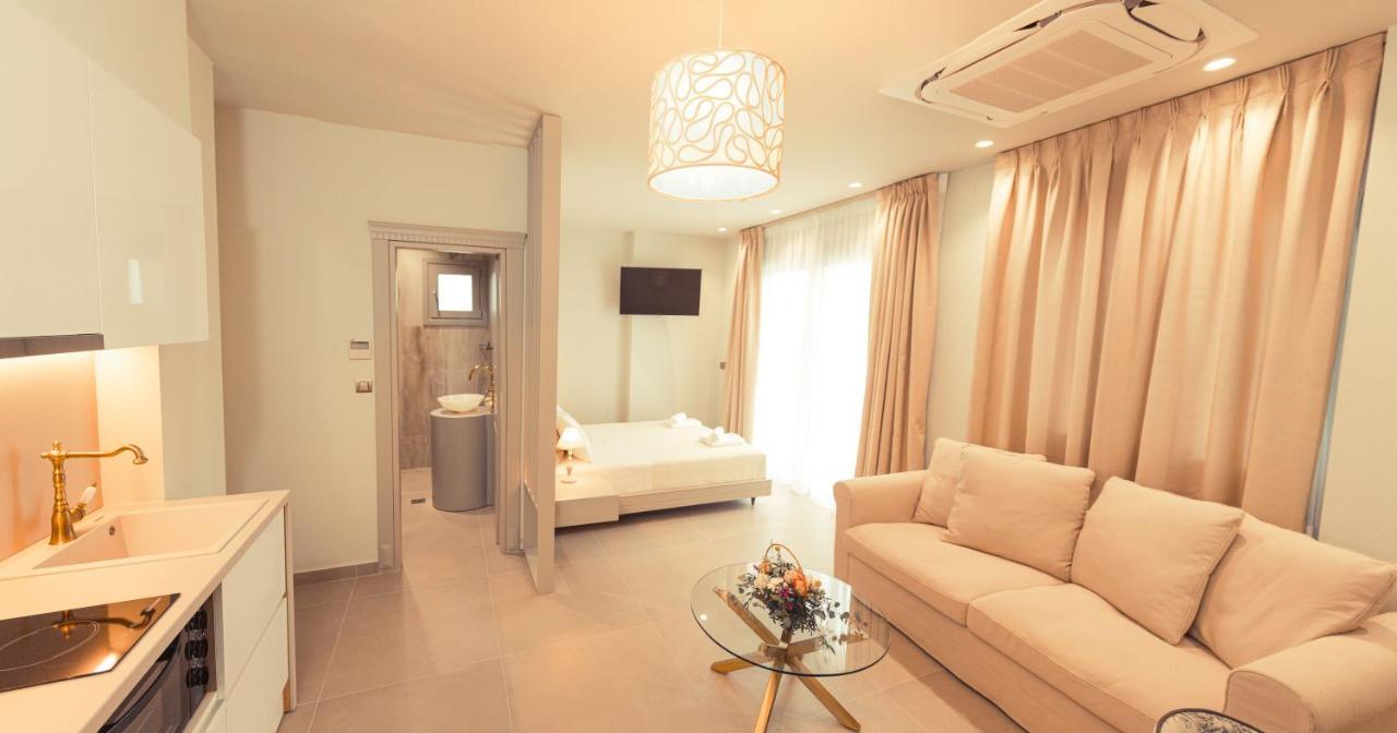 بريفيزا Io Luxury Pool & Hot Tub Suites المظهر الخارجي الصورة