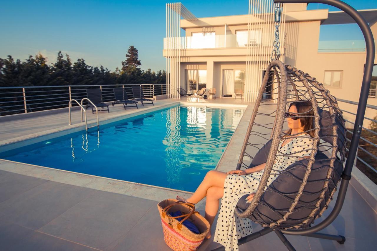 بريفيزا Io Luxury Pool & Hot Tub Suites المظهر الخارجي الصورة