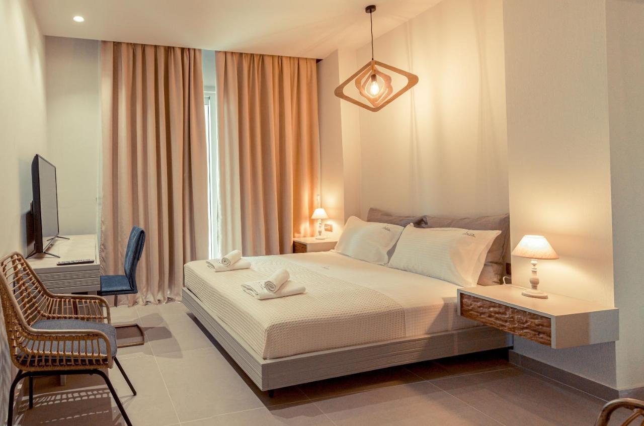 بريفيزا Io Luxury Pool & Hot Tub Suites المظهر الخارجي الصورة