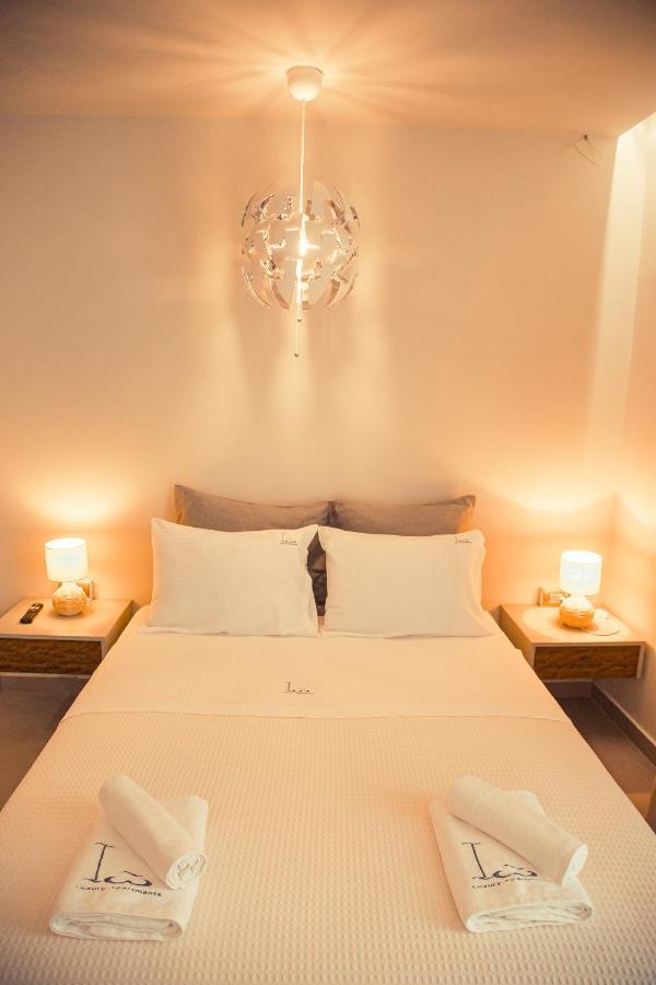 بريفيزا Io Luxury Pool & Hot Tub Suites المظهر الخارجي الصورة