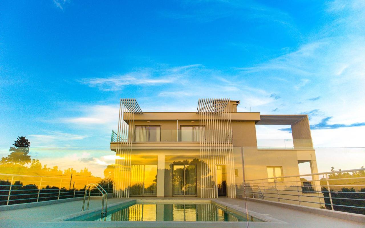 بريفيزا Io Luxury Pool & Hot Tub Suites المظهر الخارجي الصورة