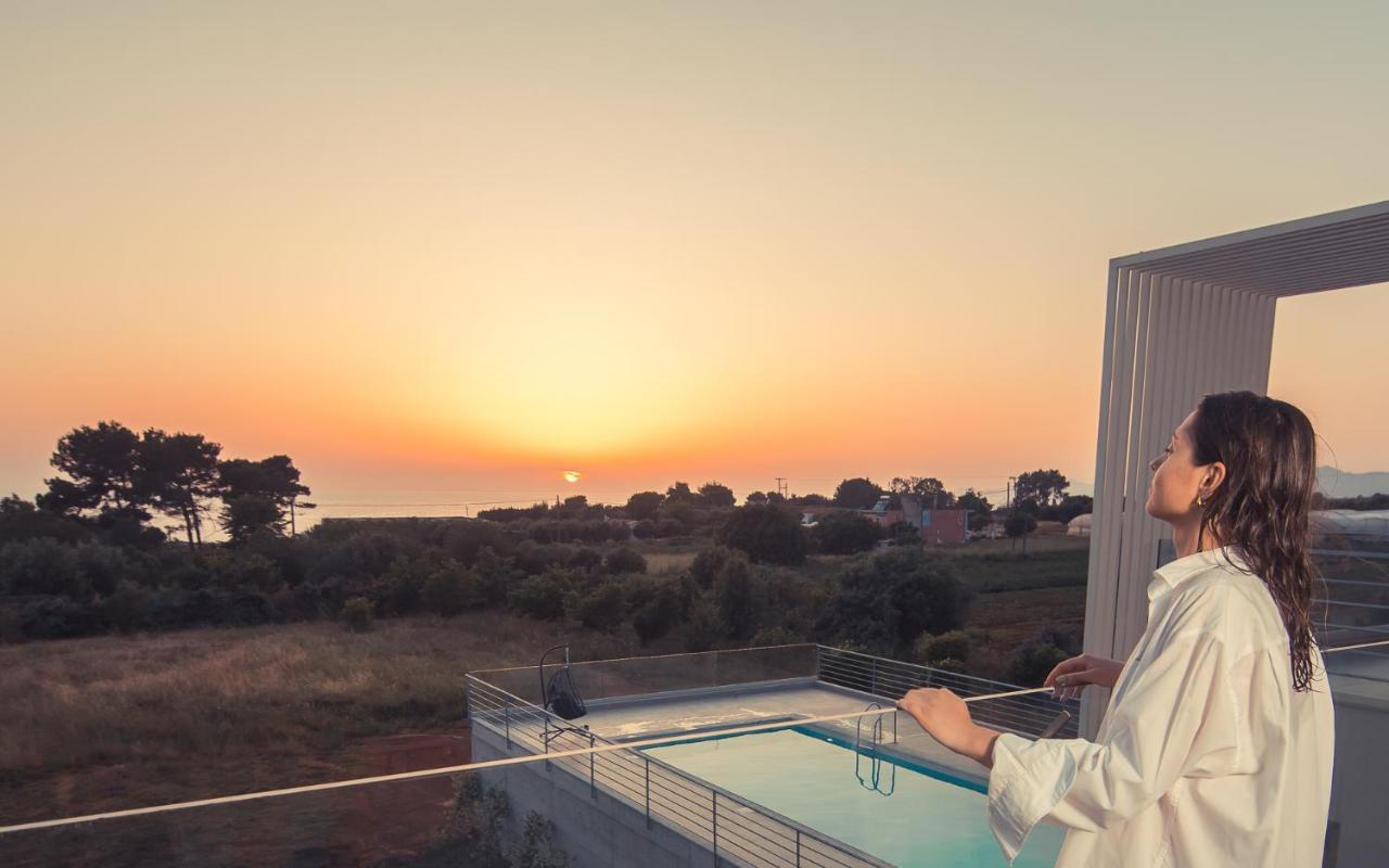 بريفيزا Io Luxury Pool & Hot Tub Suites المظهر الخارجي الصورة