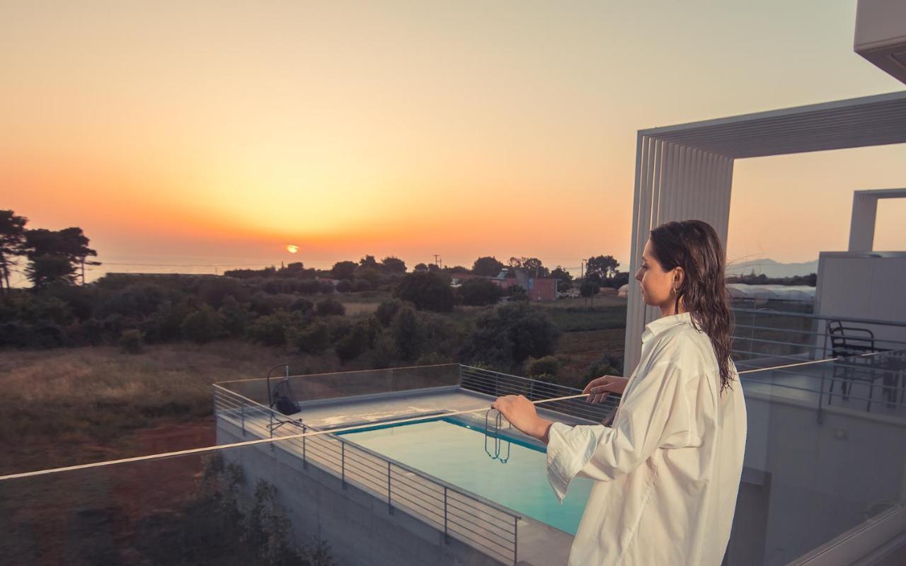 بريفيزا Io Luxury Pool & Hot Tub Suites المظهر الخارجي الصورة