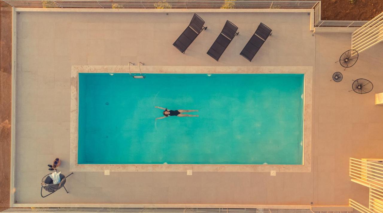 بريفيزا Io Luxury Pool & Hot Tub Suites المظهر الخارجي الصورة