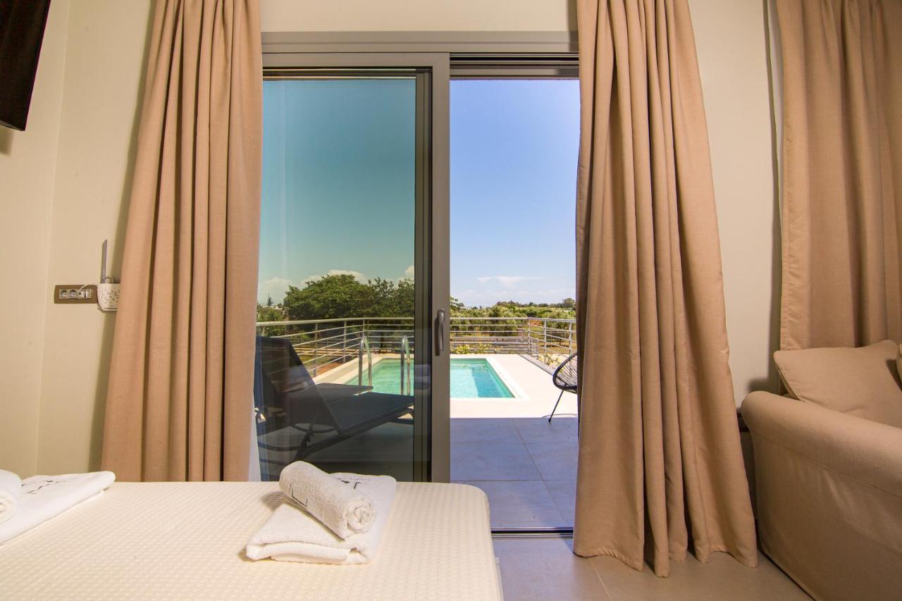 بريفيزا Io Luxury Pool & Hot Tub Suites المظهر الخارجي الصورة