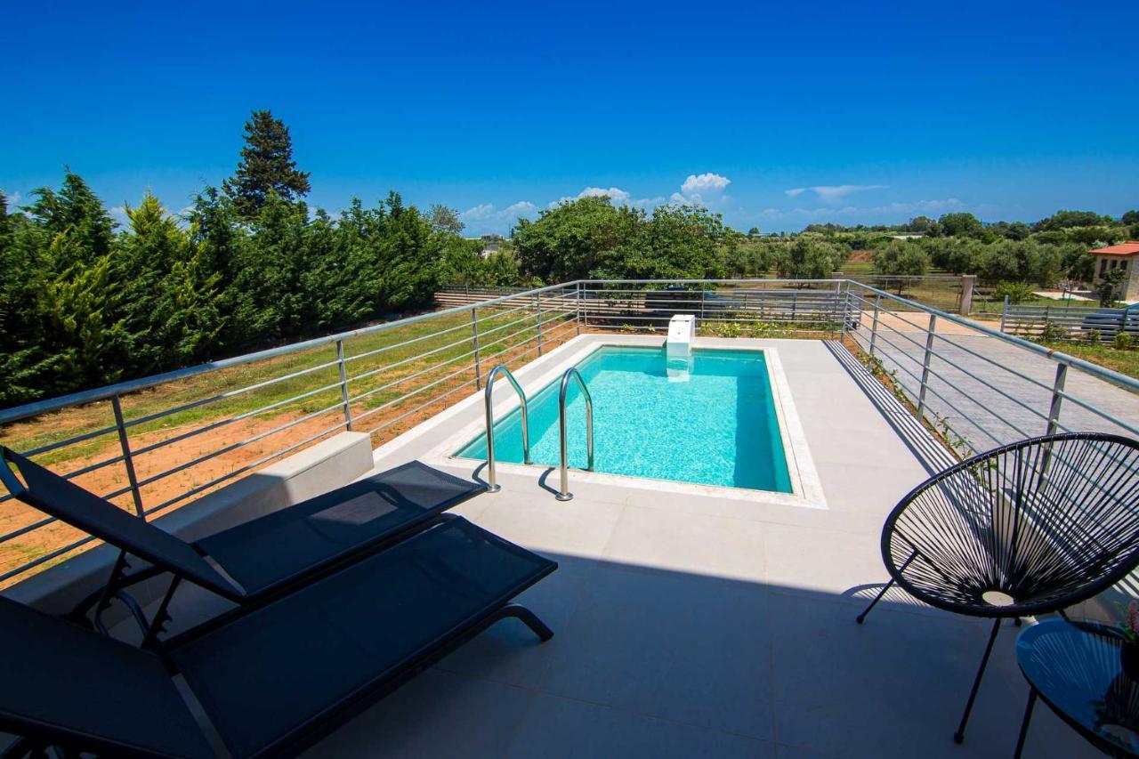 بريفيزا Io Luxury Pool & Hot Tub Suites المظهر الخارجي الصورة