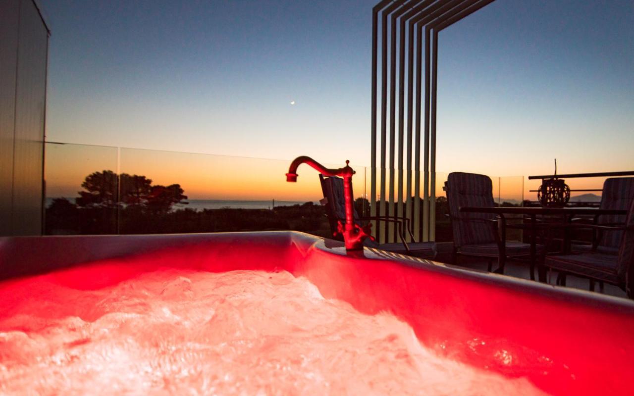 بريفيزا Io Luxury Pool & Hot Tub Suites المظهر الخارجي الصورة