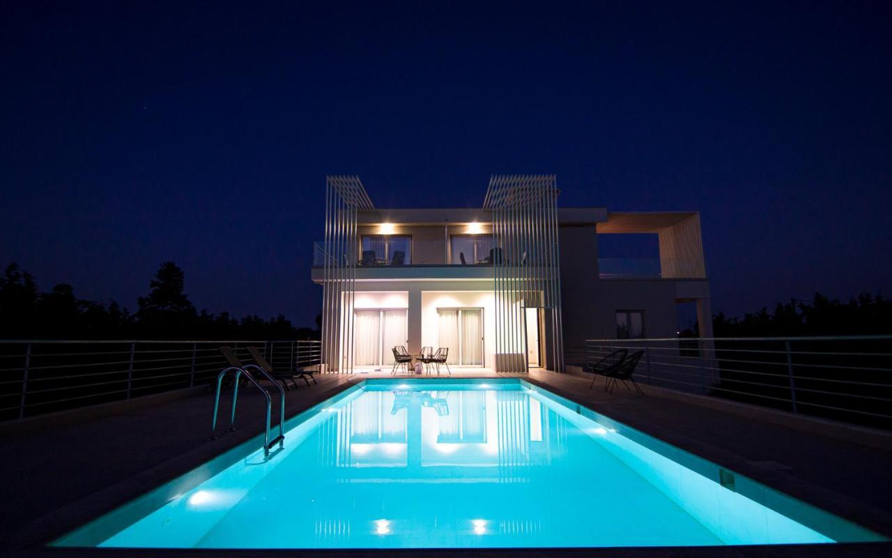 بريفيزا Io Luxury Pool & Hot Tub Suites المظهر الخارجي الصورة