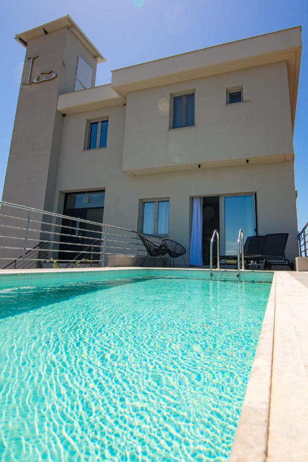 بريفيزا Io Luxury Pool & Hot Tub Suites المظهر الخارجي الصورة