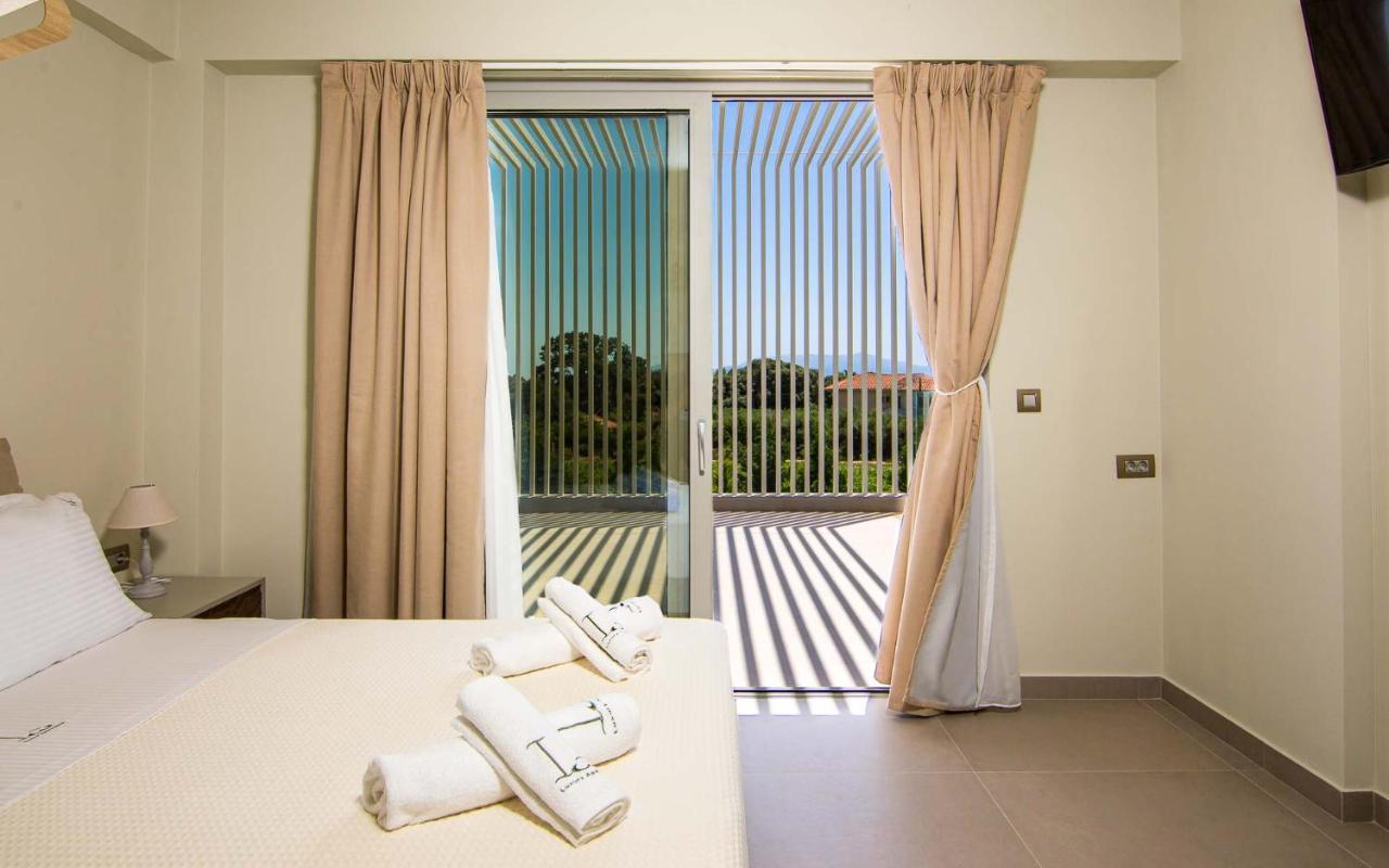 بريفيزا Io Luxury Pool & Hot Tub Suites المظهر الخارجي الصورة