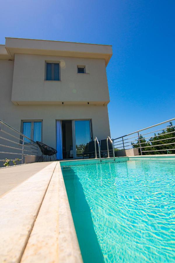 بريفيزا Io Luxury Pool & Hot Tub Suites المظهر الخارجي الصورة