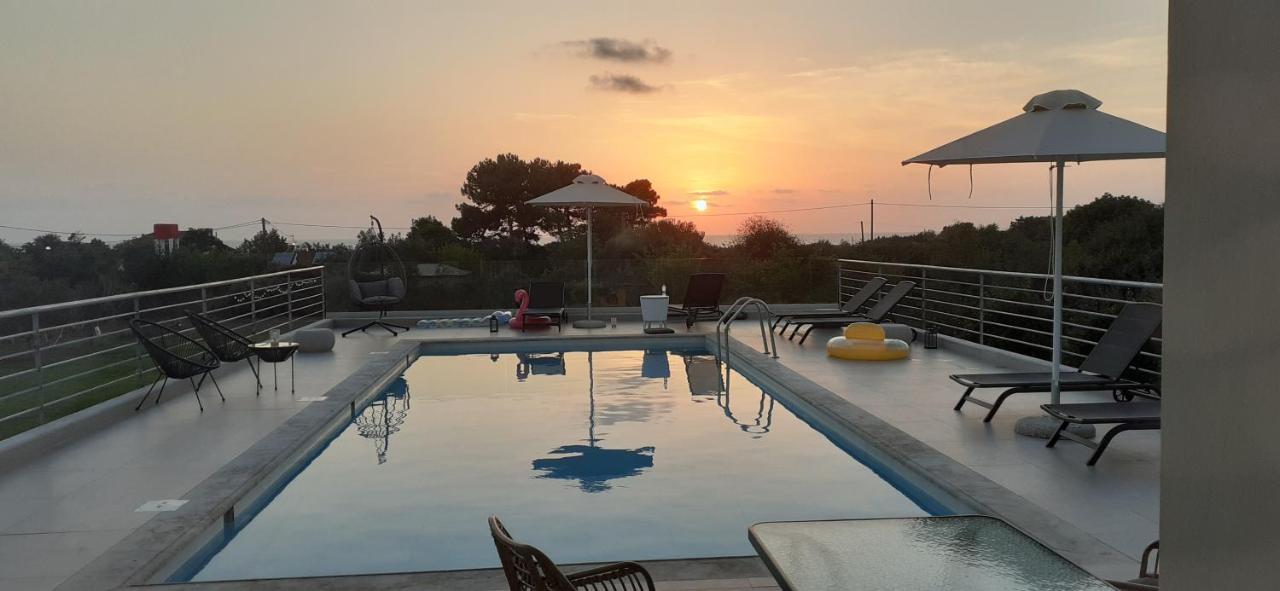 بريفيزا Io Luxury Pool & Hot Tub Suites المظهر الخارجي الصورة