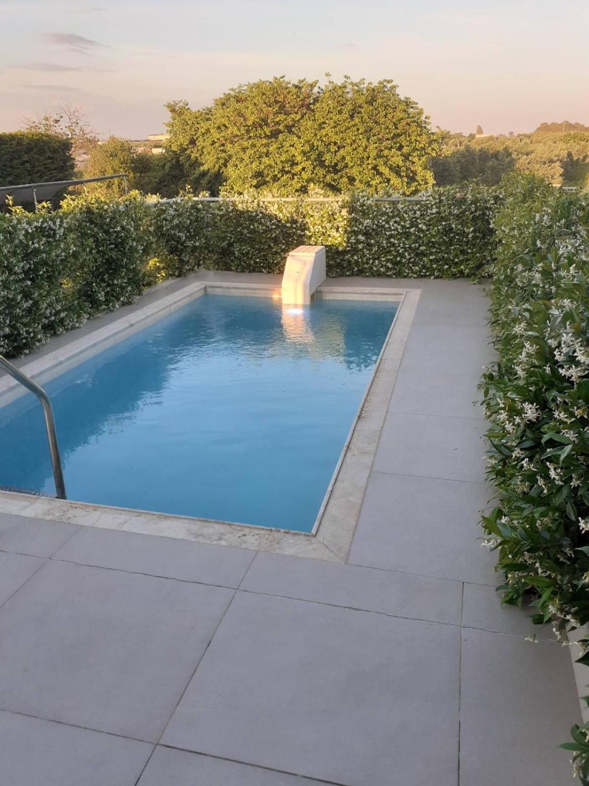 بريفيزا Io Luxury Pool & Hot Tub Suites المظهر الخارجي الصورة